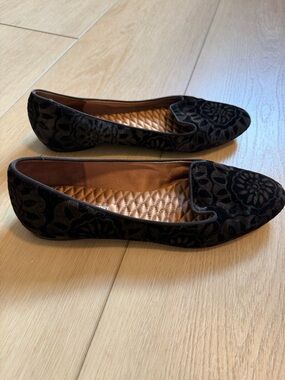 Johnson & Murphy Women's Black Floral Velvet Ballet Flats